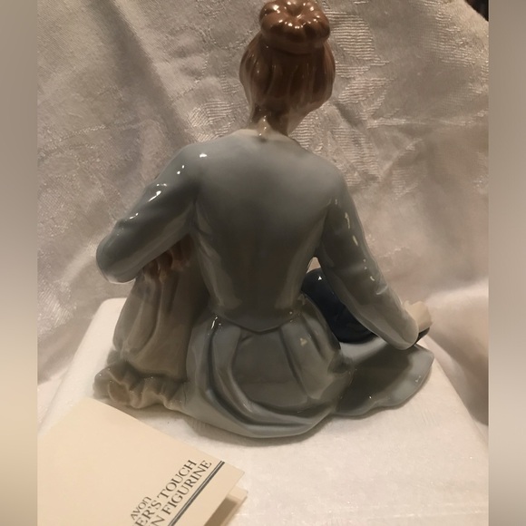 Avon A Mother’sTouch Porcelain Figure - Picture 3 of 5